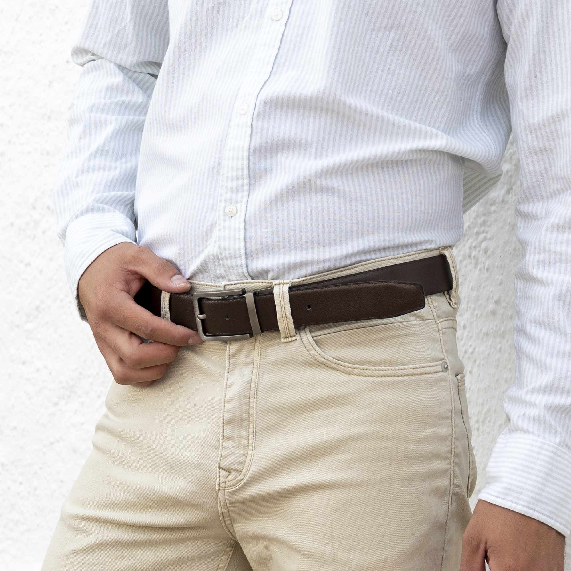 Cinturón liso reversible de cuero 100 cm negro y marron - imagen 7